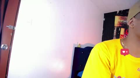 Snapshot of damian_latinxxx chatting on 12-10-24, 04:13 Damian online show from 12-10-24, 04:13