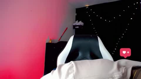 Snapshot of damian_latinxxx chatting on 12-14-24, 03:29 Damian online show from 12-14-24, 03:29
