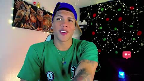 Snapshot of damian_latinxxx chatting on 12-22-24, 03:11 Damian online show from 12-22-24, 03:11