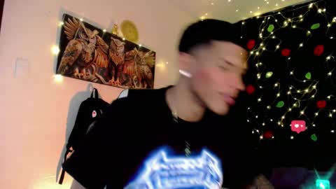Snapshot of damian_latinxxx chatting on 12-28-24, 08:58 Damian online show from 12-28-24, 08:58