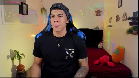 Snapshot of damian_latinxxx chatting on 02-13-26, 04:08 Damian online show from 02-13-26, 04:08