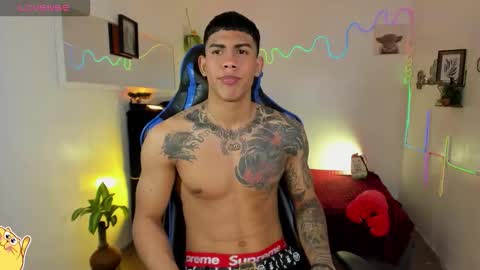 Snapshot of damian_latinxxx chatting on 02-18-26, 03:02 Damian online show from 02-18-26, 03:02