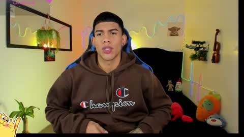 Snapshot of damian_latinxxx chatting on 02-24-26, 03:15 Damian online show from 02-24-26, 03:15