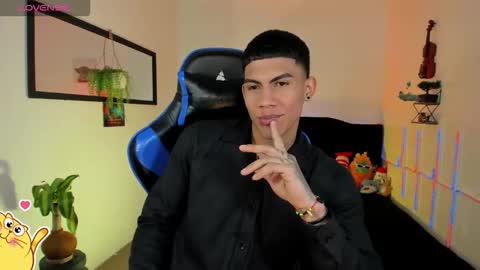 Snapshot of damian_latinxxx chatting on 02-28-26, 12:33 Damian online show from 02-28-26, 12:33