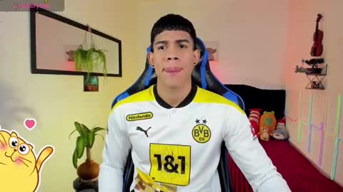 Snapshot of damian_latinxxx chatting on 03-04-26, 03:01 Damian online show from 03-04-26, 03:01