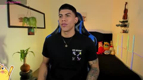 Snapshot of damian_latinxxx chatting on 03-05-26, 03:13 Damian online show from 03-05-26, 03:13