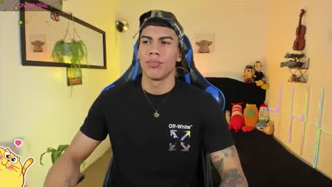 Snapshot of damian_latinxxx chatting on 03-12-26, 01:01 Damian online show from 03-12-26, 01:01