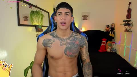 Snapshot of damian_latinxxx chatting on 03-14-26, 01:44 Damian online show from 03-14-26, 01:44