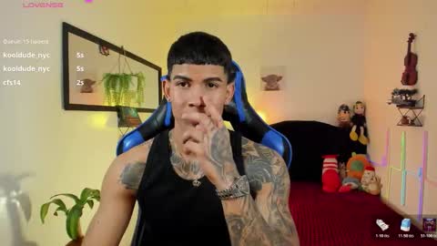 Snapshot of damian_latinxxx chatting on 03-16-26, 05:44 Damian online show from 03-16-26, 05:44