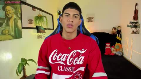 Snapshot of damian_latinxxx chatting on 03-19-26, 02:26 Damian online show from 03-19-26, 02:26