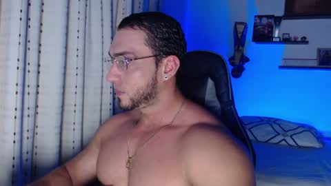 Snapshot of damiannstonexxx chatting on 08-09-26, 01:07 Danny online show from 08-09-26, 01:07