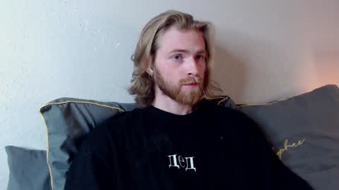 Snapshot of damien_diamond chatting on 12-30-24, 05:15 damien_diamond online show from 12-30-24, 05:15