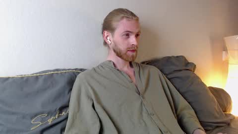 Snapshot of damien_diamond chatting on 09-18-25, 10:01 damien_diamond online show from 09-18-25, 10:01