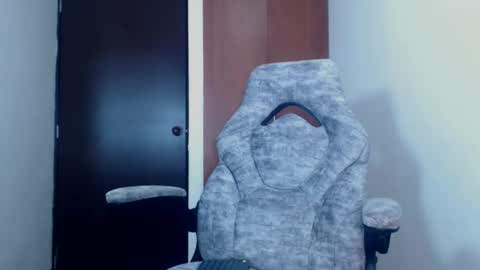 dammuscle online show from 10-29-25, 03:47