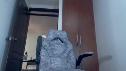 Snapshot of dammuscle chatting on 02-18-26, 04:47 dammuscle online show from 02-18-26, 04:47