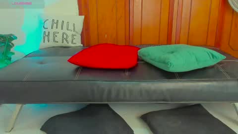 Snapshot of damn_fantasy chatting on 12-15-24, 11:23 Kary-- independent model Schedule 0530am-1000am colombian time online show from 12-15-24, 11:23