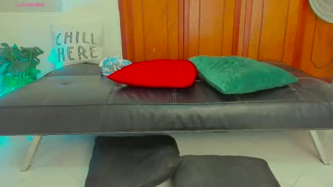 Snapshot of damn_fantasy chatting on 12-18-24, 08:14 Kary-- independent model Schedule 0530am-1000am colombian time online show from 12-18-24, 08:14