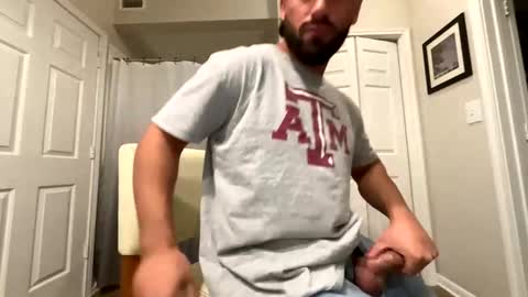 Snapshot of damnimhandsome25 chatting on 02-14-25, 07:33 Clyde online show from 02-14-25, 07:33