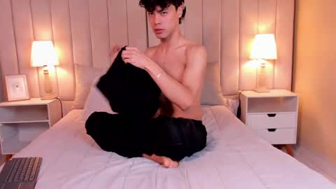 Snapshot of damon_nort chatting on 12-18-24, 01:45 DEMON NORTH online show from 12-18-24, 01:45