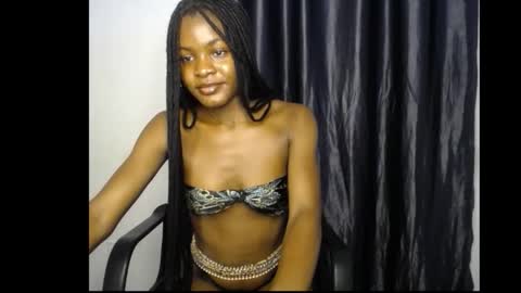 Snapshot of damsel8 chatting on 10-19-25, 05:46 leah online show from 10-19-25, 05:46