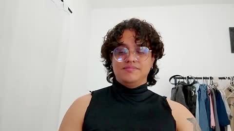 Snapshot of dan_blous chatting on 03-05-26, 02:07 Diane Blosson online show from 03-05-26, 02:07