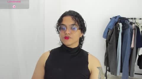 Snapshot of dan_blous chatting on 03-09-26, 12:03 Diane Blosson online show from 03-09-26, 12:03