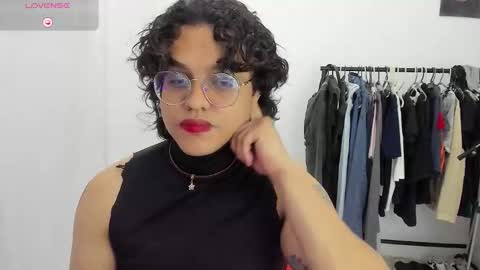 Snapshot of dan_blous chatting on 03-12-26, 12:06 Diane Blosson online show from 03-12-26, 12:06