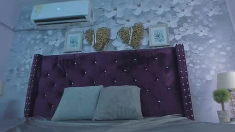 Snapshot of danee_19 chatting on 02-25-26, 11:20 Daniela online show from 02-25-26, 11:20