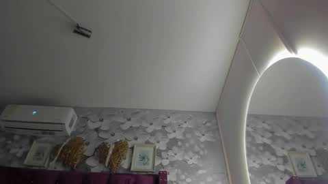 Snapshot of danee_19 chatting on 03-17-26, 11:46 Daniela online show from 03-17-26, 11:46