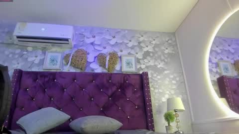 Snapshot of danee_19 chatting on 03-18-26, 11:24 Daniela online show from 03-18-26, 11:24