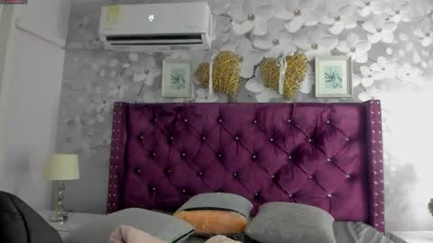 Snapshot of danee_19 chatting on 03-21-26, 11:15 Daniela online show from 03-21-26, 11:15