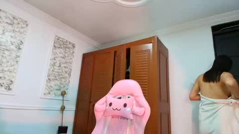 Danella Houston online show from 12-18-25, 05:52