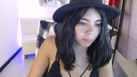 Veronica online show from 05-15-26, 12:12