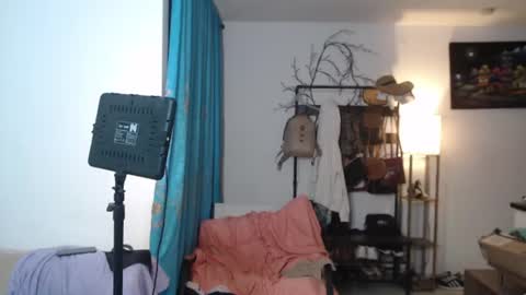 Snapshot of dani_brown19 chatting on 06-18-26, 05:30 dani_brown19 online show from 06-18-26, 05:30