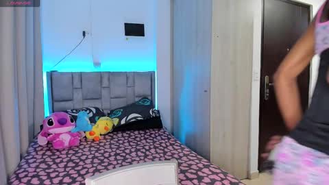 Snapshot of dani_cutee_ chatting on 09-15-25, 03:50 Dani online show from 09-15-25, 03:50