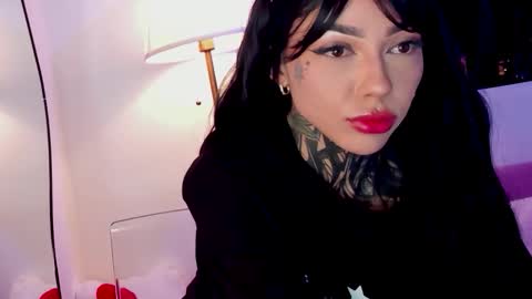Snapshot of dani_valen chatting on 11-28-25, 01:30 Dani online show from 11-28-25, 01:30