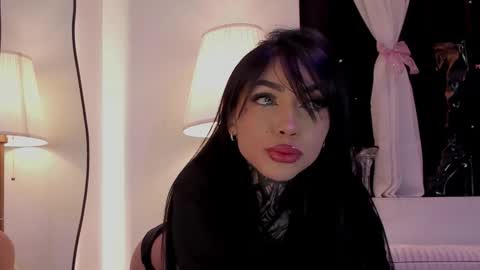 Snapshot of dani_valen chatting on 12-18-25, 10:16 Dani online show from 12-18-25, 10:16