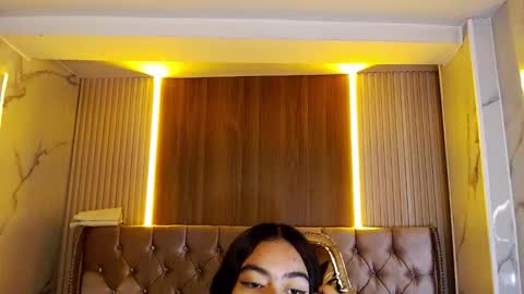 dania_b_ online show from 10-28-25, 03:10