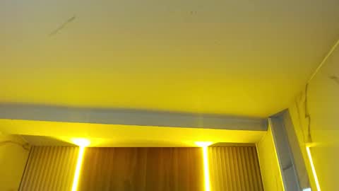 dania_b_ online show from 10-30-25, 03:08