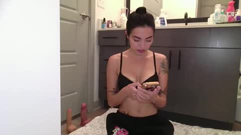 Snapshot of danidivina777 chatting on 10-05-25, 04:27 danidivina777 online show from 10-05-25, 04:27