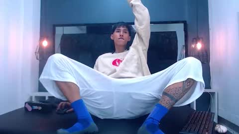 Daniel Delux  online show from 10-19-25, 03:07