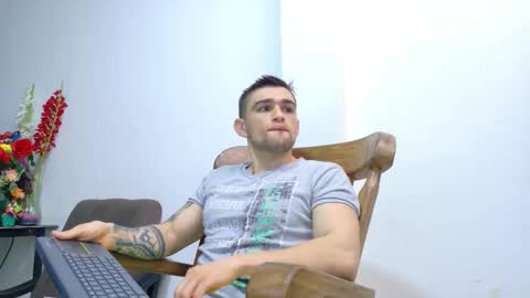 Snapshot of daniel_ova chatting on 02-19-26, 01:07 Sexy Dani online show from 02-19-26, 01:07