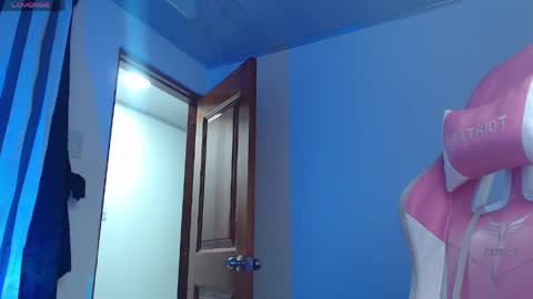Snapshot of daniela_cute22 chatting on 04-28-26, 02:21 DANIELA online show from 04-28-26, 02:21