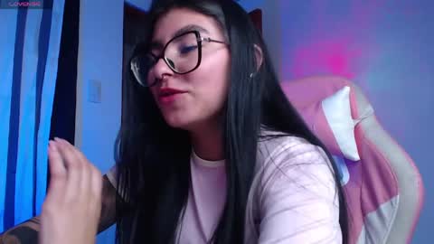 Snapshot of daniela_cute22 chatting on 05-27-26, 01:57 DANIELA online show from 05-27-26, 01:57