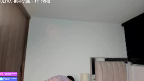  independent model   online show from 10-07-25, 02:53