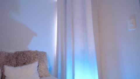 Snapshot of daniela_valencia chatting on 10-09-25, 05:11 Lucia online show from 10-09-25, 05:11