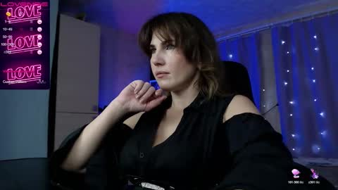 Daniela Cooper online show from 10-19-25, 12:50