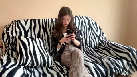 Mia online show from 11-28-25, 08:06