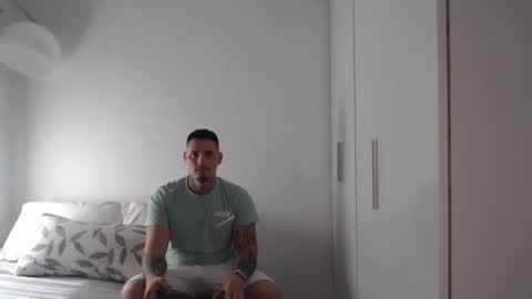 Snapshot of danielmilan chatting on 02-17-25, 01:10 THE BIG BOSS online show from 02-17-25, 01:10