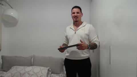 Snapshot of danielmilan chatting on 02-24-25, 09:10 THE BIG BOSS online show from 02-24-25, 09:10